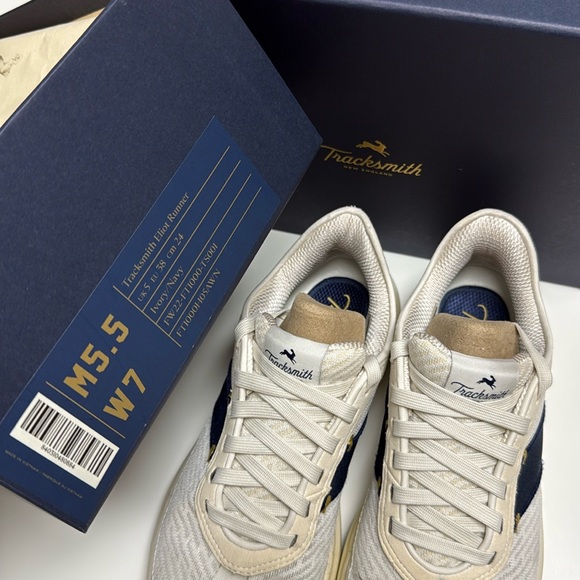 ✨ Tracksmith Eliot Runner ✨ in Ivory / Navy Unisex Men's 5.5 Women's 7 - Picture 16 of 17